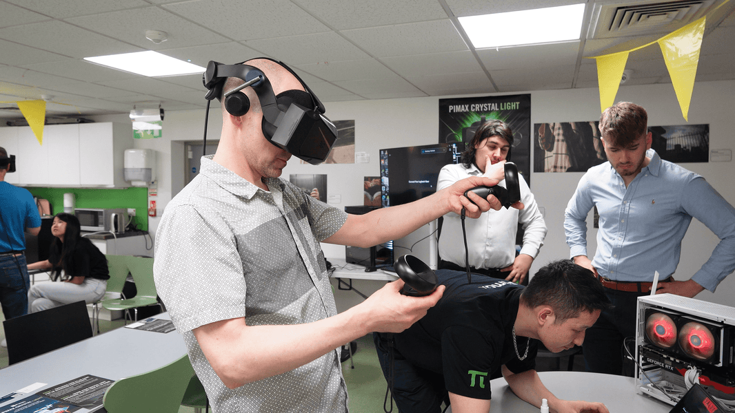 Pimax Roadshow 2024: Crystal Light Delights Tech Enthusiasts in London